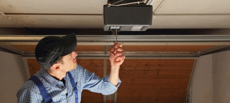 Read more about the article Garage Door Maintenance Tips